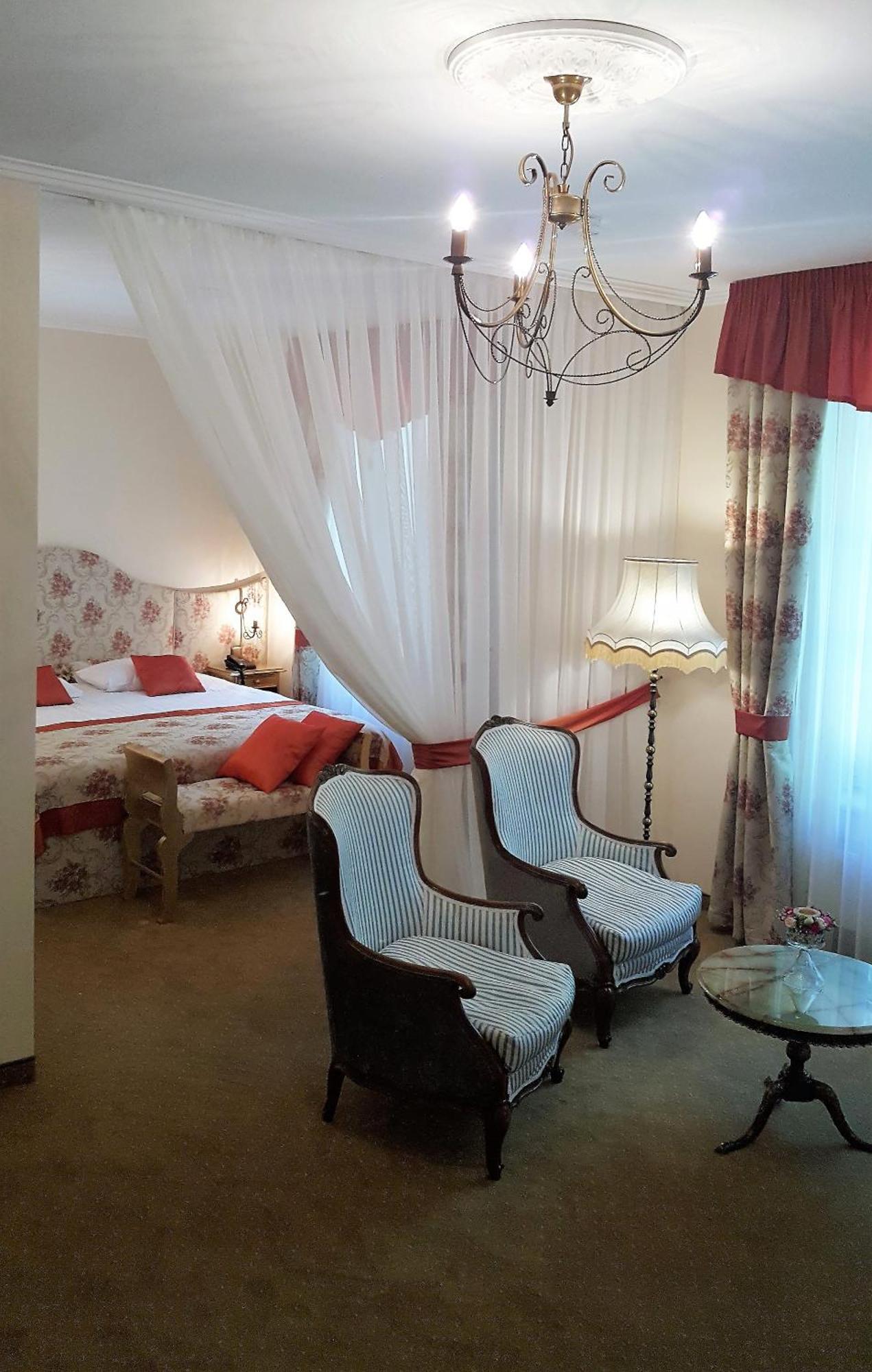 Palac Kobylin Экстерьер фото