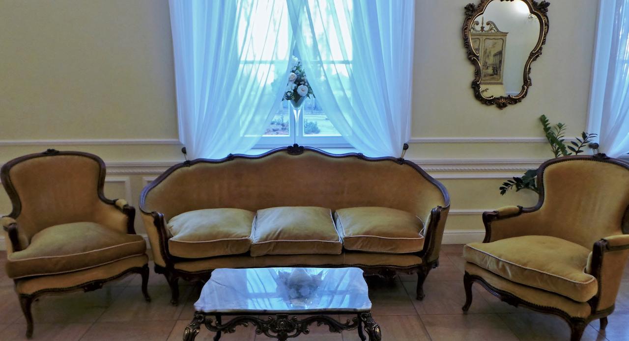 Palac Kobylin Экстерьер фото