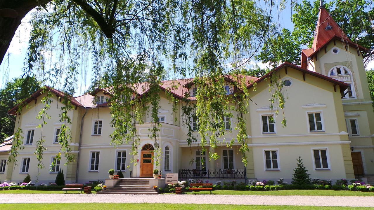 Palac Kobylin Экстерьер фото