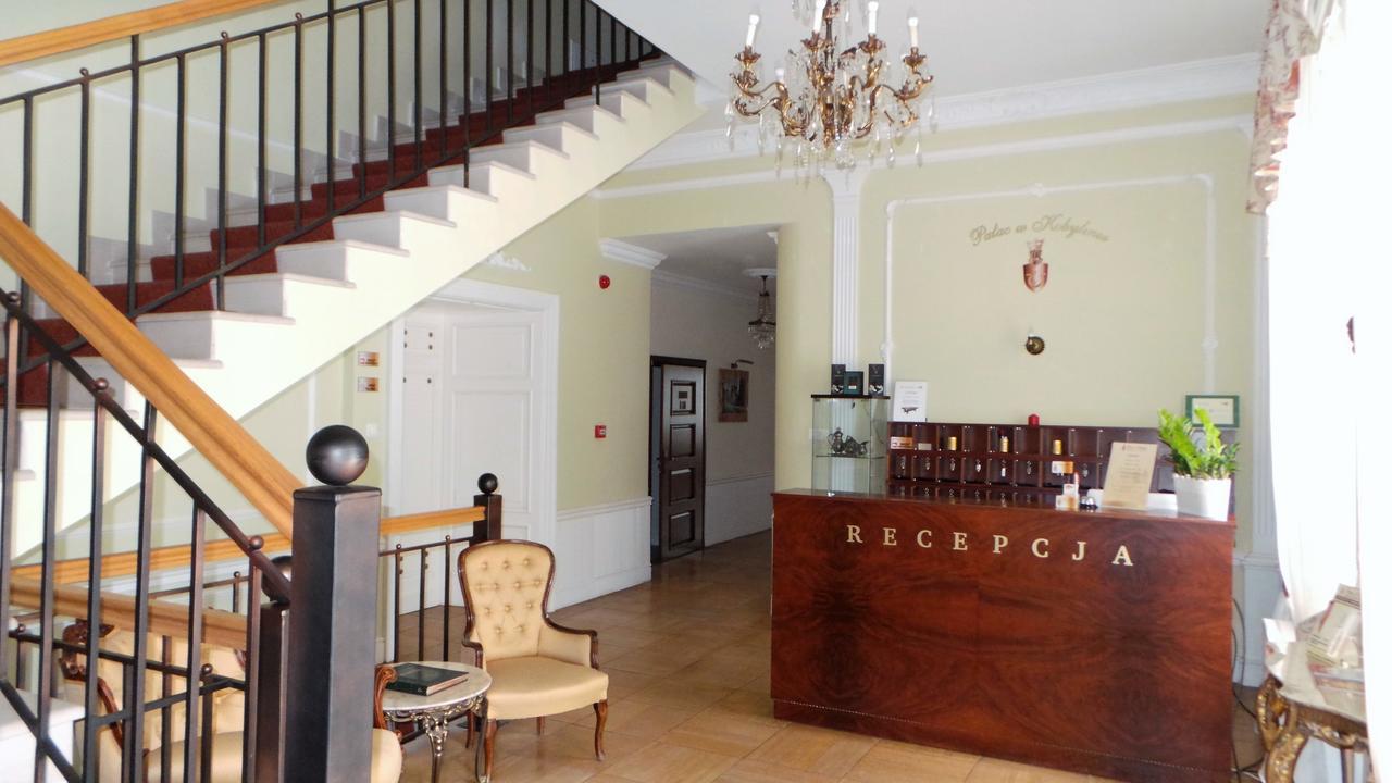 Palac Kobylin Экстерьер фото